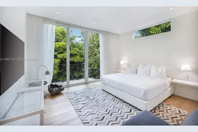 335 W 46th St, Miami Beach, FL 33140 - Photo 10