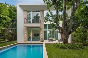 335 W 46th St, Miami Beach, FL 33140 - Photo 2