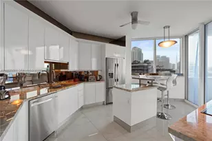 300 South Pointe Dr, Miami Beach, FL 33139 - Photo 8