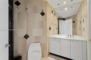300 South Pointe Dr, Miami Beach, FL 33139 - Photo 36