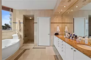 300 South Pointe Dr, Miami Beach, FL 33139 - Photo 16