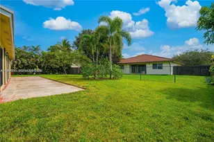 568 SW 169th Terrace, Weston, FL 33326 - Photo 2