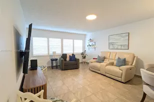 330 SE 2nd St, Hallandale Beach, FL 33009 - Photo 1