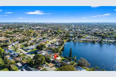 1221 NW 96th Ter, Pembroke Pines, FL 33024 - Photo 8