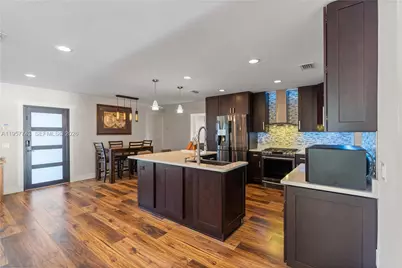 1221 NW 96th Ter, Pembroke Pines, FL 33024 - Photo 18