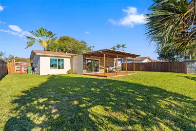 1221 NW 96th Ter, Pembroke Pines, FL 33024 - Photo 38