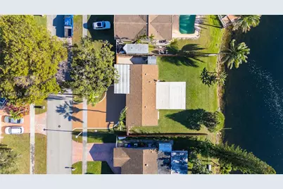 1221 NW 96th Ter, Pembroke Pines, FL 33024 - Photo 40