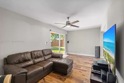 1221 NW 96th Ter, Pembroke Pines, FL 33024 - Photo 22