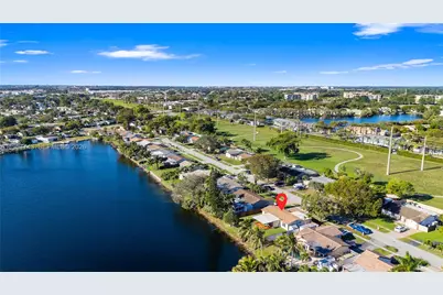 1221 NW 96th Ter, Pembroke Pines, FL 33024 - Photo 6