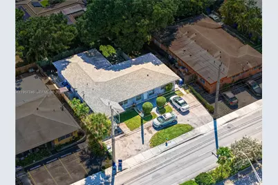 2024 NE 26th St, Wilton Manors, FL 33305 - Photo 2