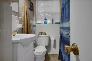 2024 NE 26th St, Wilton Manors, FL 33305 - Photo 8