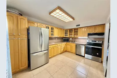 2203 NE 7th St #14, Hallandale Beach, FL 33009 - Photo 4