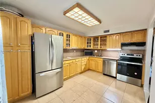 2203 NE 7th St, Hallandale Beach, FL 33009 - Photo 4