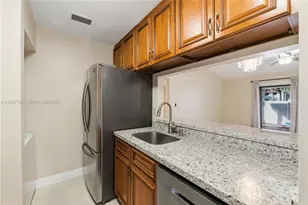 11654 NW 11th St, Pembroke Pines, FL 33026 - Photo 6