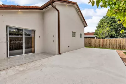 8211 NW 194th Ter, Hialeah, FL 33015 - Photo 8