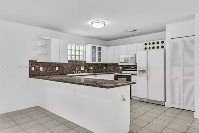 8211 NW 194th Ter, Hialeah, FL 33015 - Photo 18