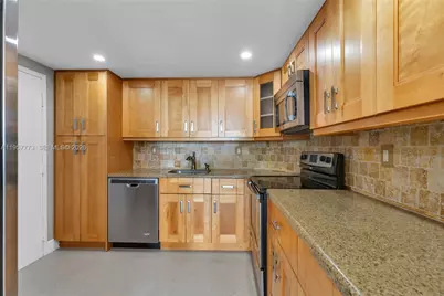 300 Bayview Dr #PH-06, Sunny Isles Beach, FL 33160 - Photo 38