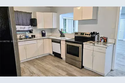 2953 NW 10th Ct #Main, Fort Lauderdale, FL 33311 - Photo 8