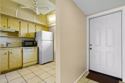 200 Ashbury Rd #205, Hollywood, FL 33024 - Photo 10