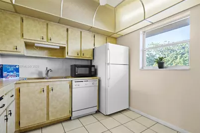 200 Ashbury Rd #205, Hollywood, FL 33024 - Photo 14