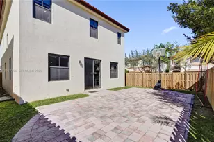 8895 NW 100th Pl, Doral, FL 33178 - Photo 36
