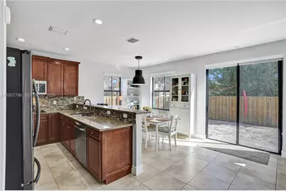 8895 NW 100th Pl, Doral, FL 33178 - Photo 14