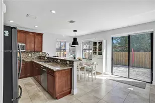 8895 NW 100th Pl, Doral, FL 33178 - Photo 14