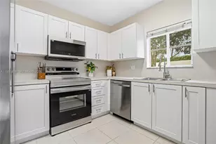 11338 NW 34th Pl, Sunrise, FL 33323 - Photo 2