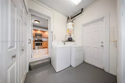 670 NE 56th St, Miami, FL 33137 - Photo 36