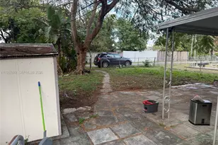 34 SW 5th St, Hallandale Beach, FL 33009 - Photo 12