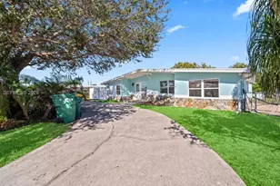 170 Poinsettia Cir NE, Port Charlotte, FL 33952 - Photo 2