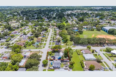 901 NW 34th Ter, Lauderhill, FL 33311 - Photo 24
