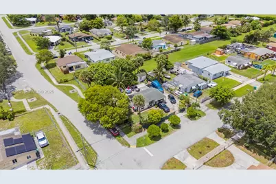 901 NW 34th Ter, Lauderhill, FL 33311 - Photo 12