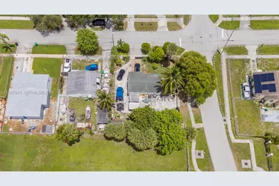 901 NW 34th Ter, Lauderhill, FL 33311 - Photo 2