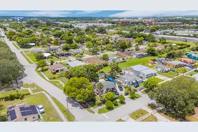 901 NW 34th Ter, Lauderhill, FL 33311 - Photo 14