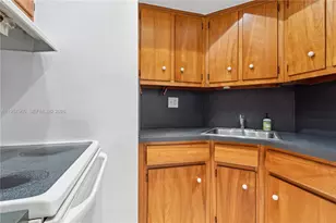 1430 Brickell Bay Dr, Miami, FL 33131 - Photo 10