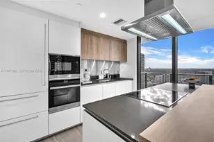 1000 Brickell Plaza, Miami, FL 33131 - Photo 10