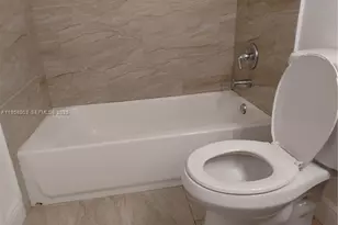 421 NE 1st St, Hallandale Beach, FL 33009 - Photo 6