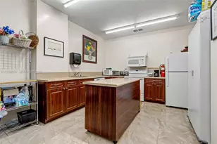 11930 N Bayshore Dr, North Miami, FL 33181 - Photo 28