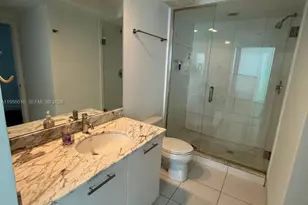 55 SE 6th St, Miami, FL 33131 - Photo 12