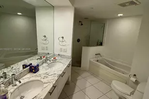 55 SE 6th St, Miami, FL 33131 - Photo 8