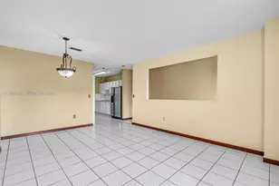 10285 NW 80th Ct, Hialeah Gardens, FL 33016 - Photo 8