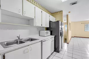 10285 NW 80th Ct, Hialeah Gardens, FL 33016 - Photo 10