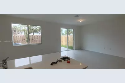 689 SE 13th St Cir, Homestead, FL 33034 - Photo 4