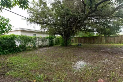 3721 SW 46th Ave, West Park, FL 33023 - Photo 18