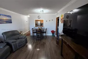 1075 W 68th St, Hialeah, FL 33014 - Photo 4