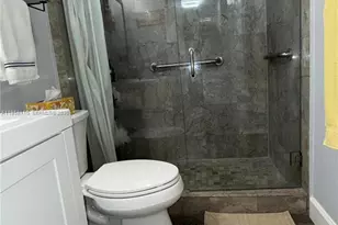1075 W 68th St, Hialeah, FL 33014 - Photo 14