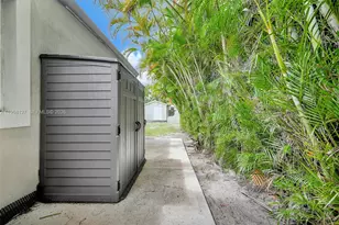 295 De Leon Dr, Miami Springs, FL 33166 - Photo 8