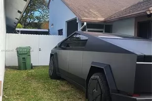 11021 SW 13th St, Pembroke Pines, FL 33025 - Photo 20