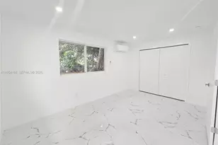 2530 NW 111th St, Miami, FL 33167 - Photo 12